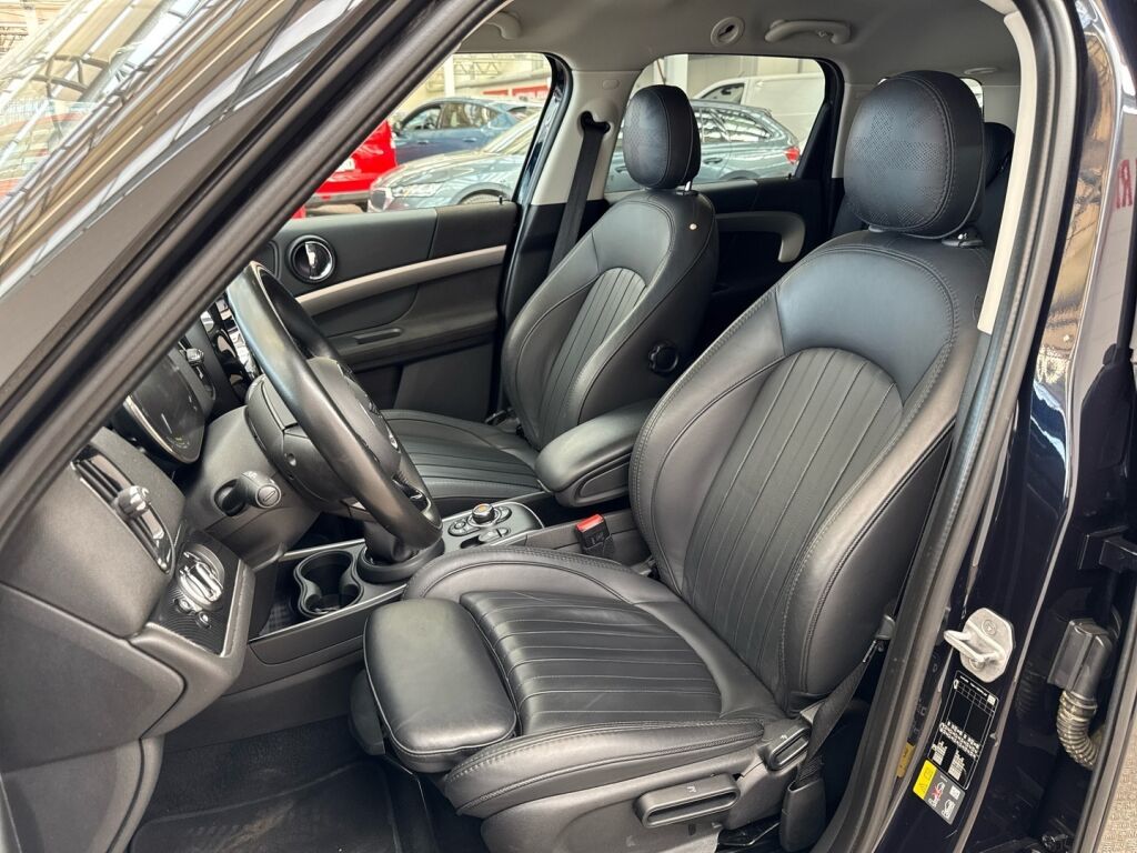 Mini Countryman 2021 Musta
