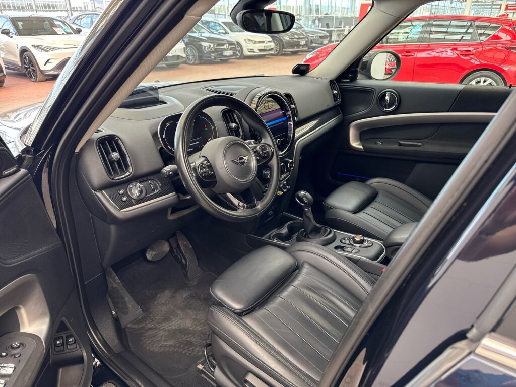 Mini Countryman 2021 Musta