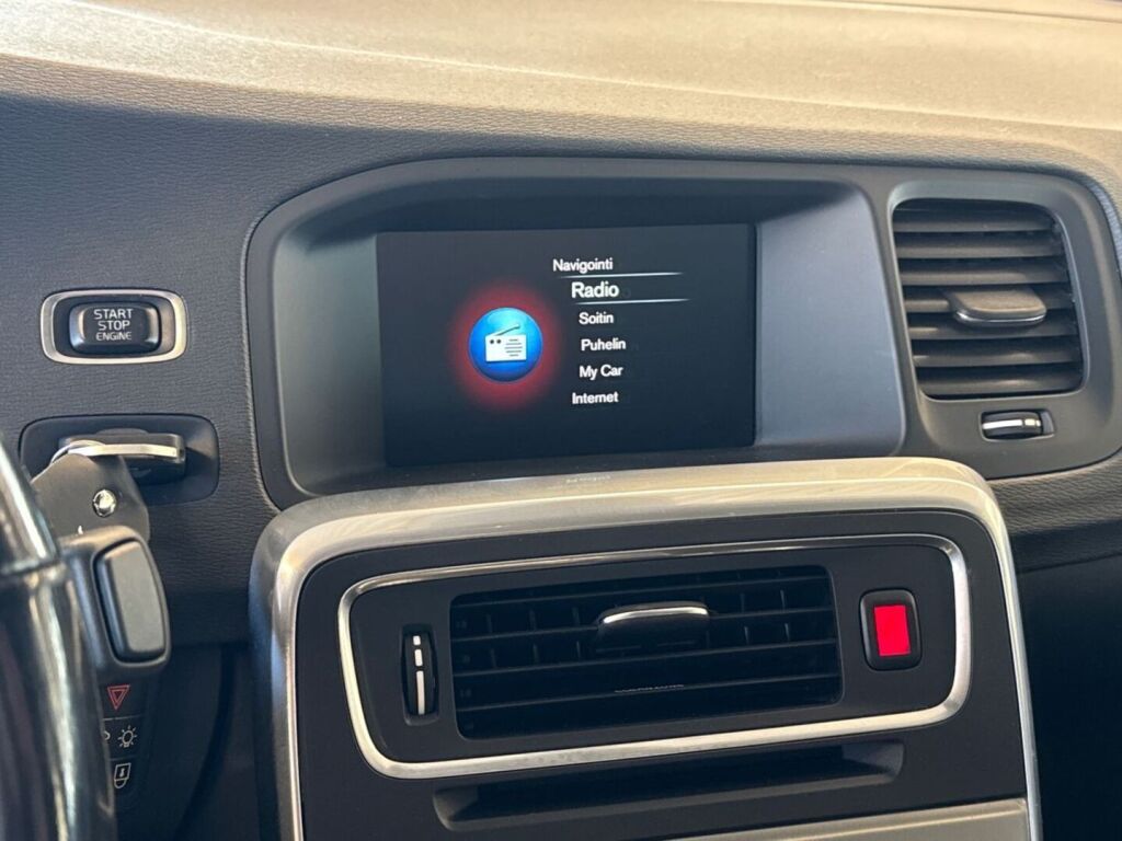 Volvo S60 2017 Punainen