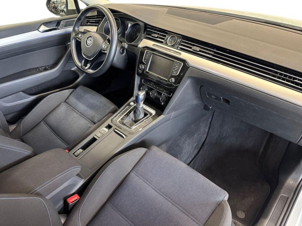 Volkswagen Passat 2016 Valkoinen