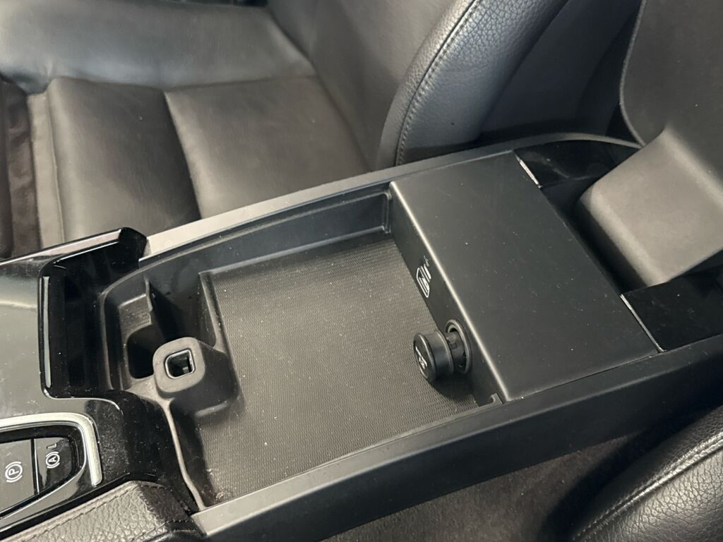 Volvo V90 2018 Valkoinen