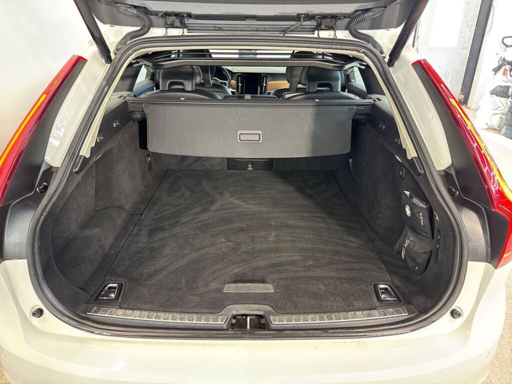 Volvo V90 2018 Valkoinen