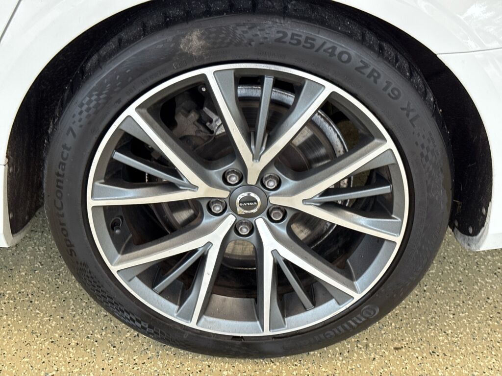 Volvo V90 2018 Valkoinen