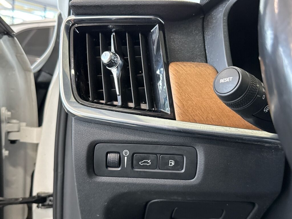 Volvo V90 2018 Valkoinen