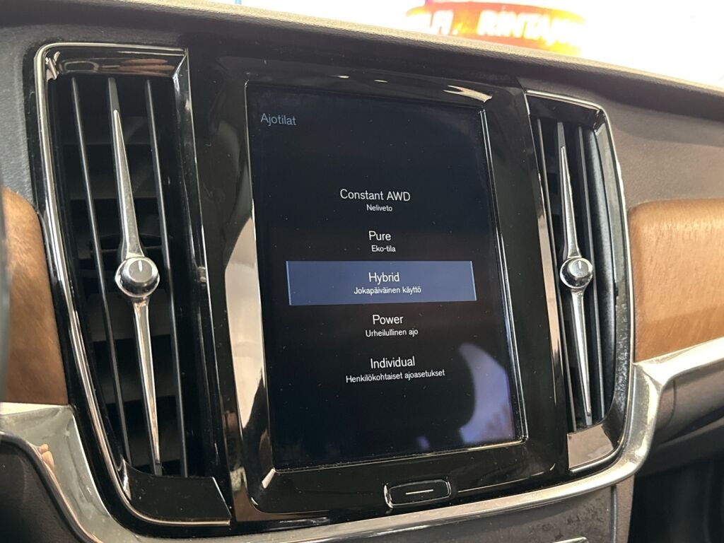 Volvo V90 2018 Valkoinen