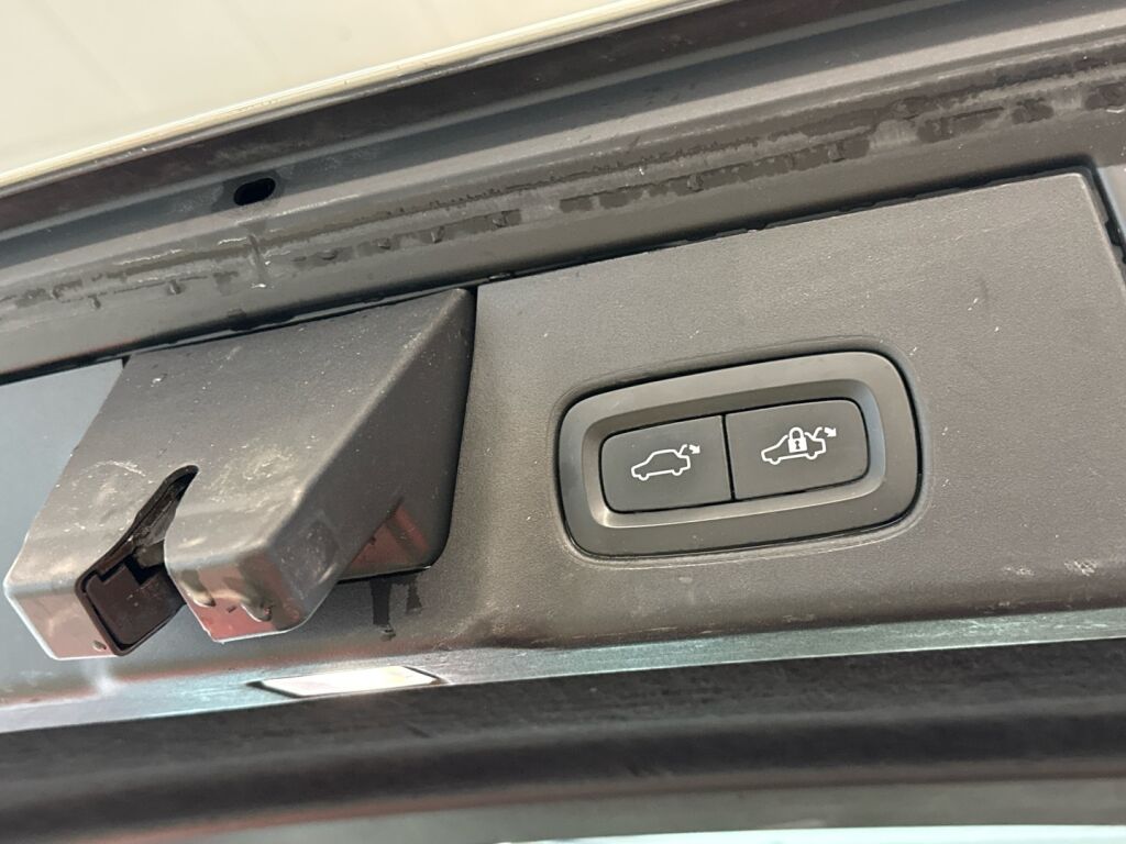 Volvo V90 2018 Valkoinen