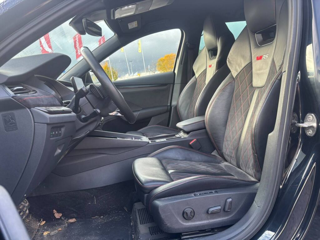 Skoda Octavia 2021 Punainen
