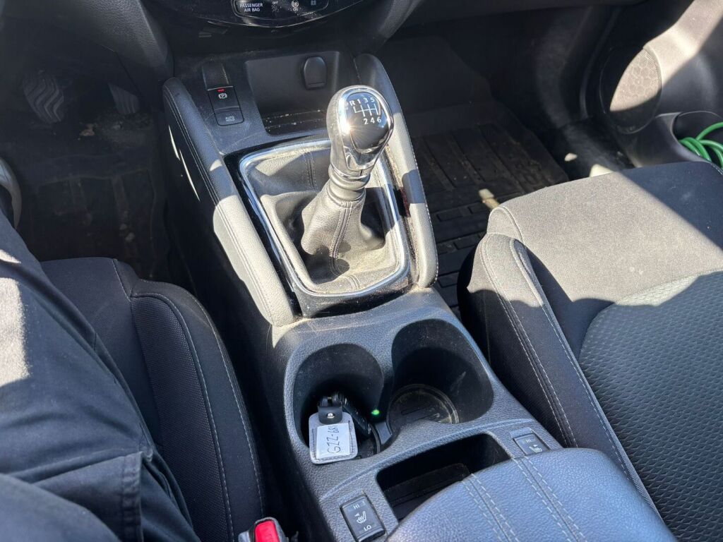 Nissan Qashqai 2021 Punainen