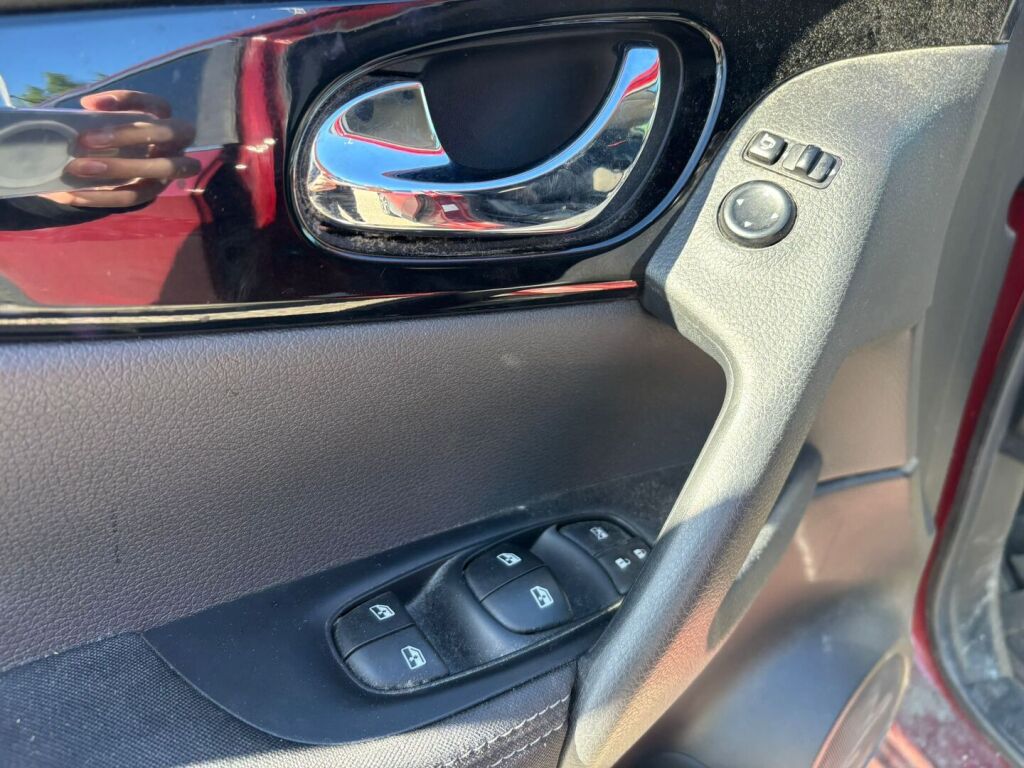 Nissan Qashqai 2021 Punainen