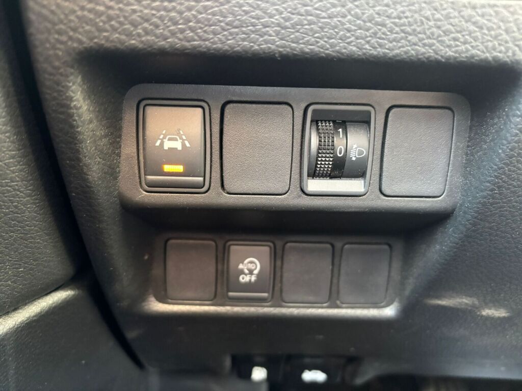 Nissan Qashqai 2021 Punainen