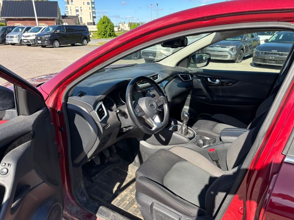 Nissan Qashqai 2021 Punainen