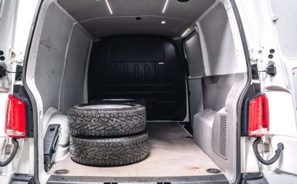 Volkswagen Transporter 2022 Valkoinen