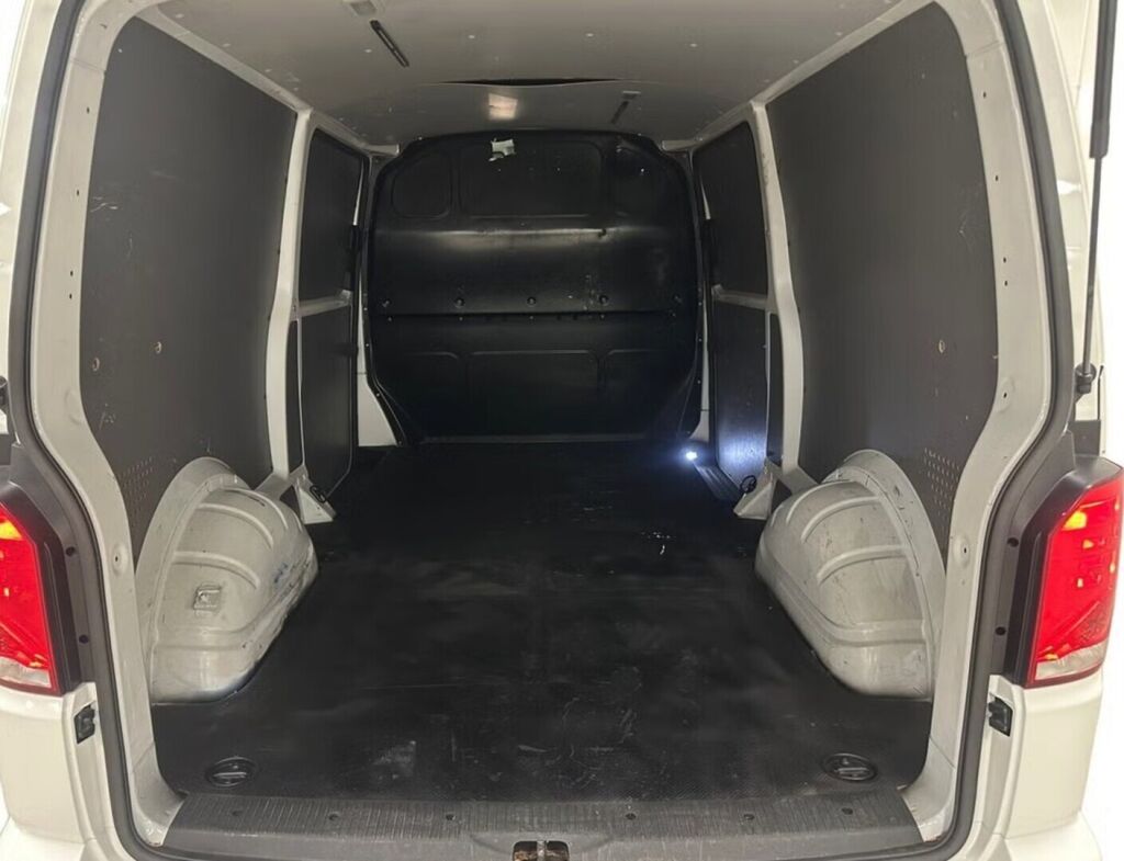 Volkswagen Transporter 2023 Valkoinen