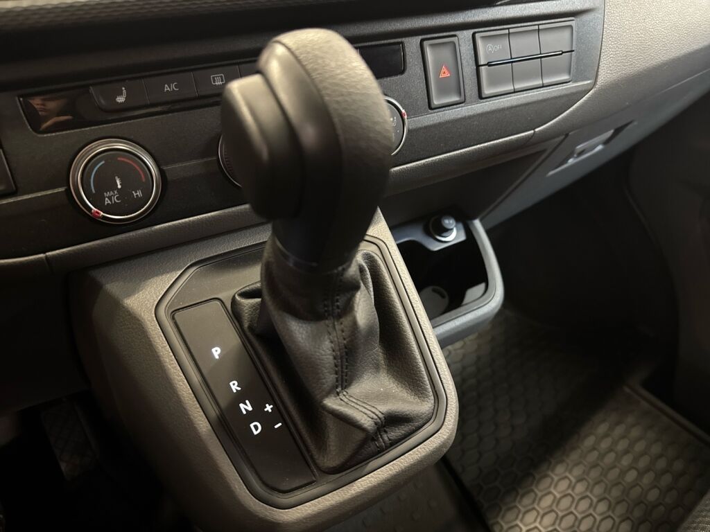 Volkswagen Transporter 2022 met.hopea