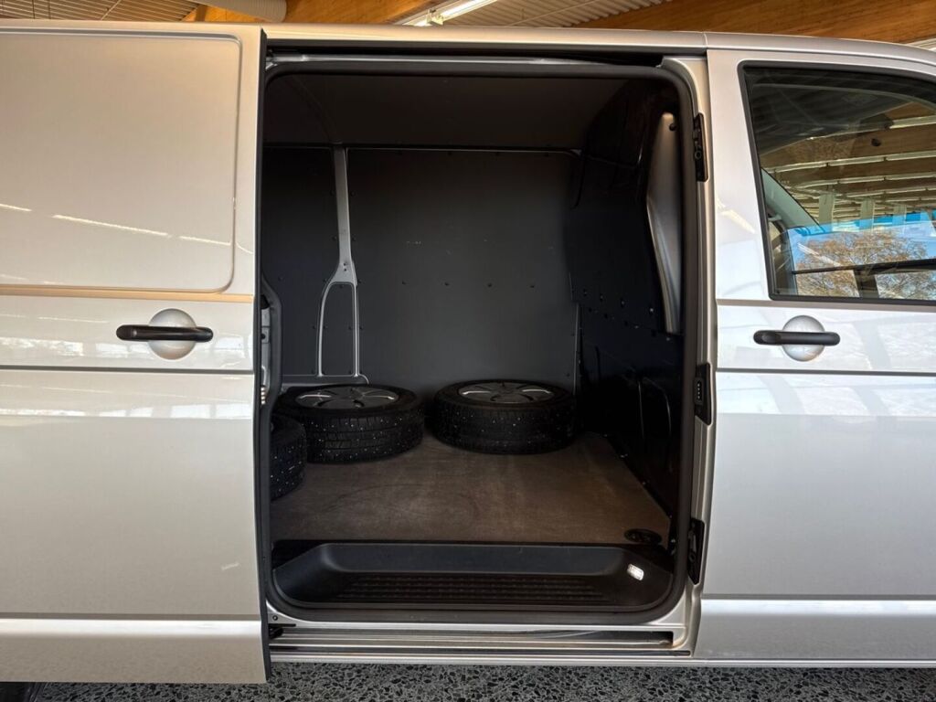 Volkswagen Transporter 2023 Hopea (Reflex Silver)