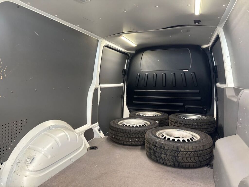 Volkswagen Transporter 2021 Valkoinen