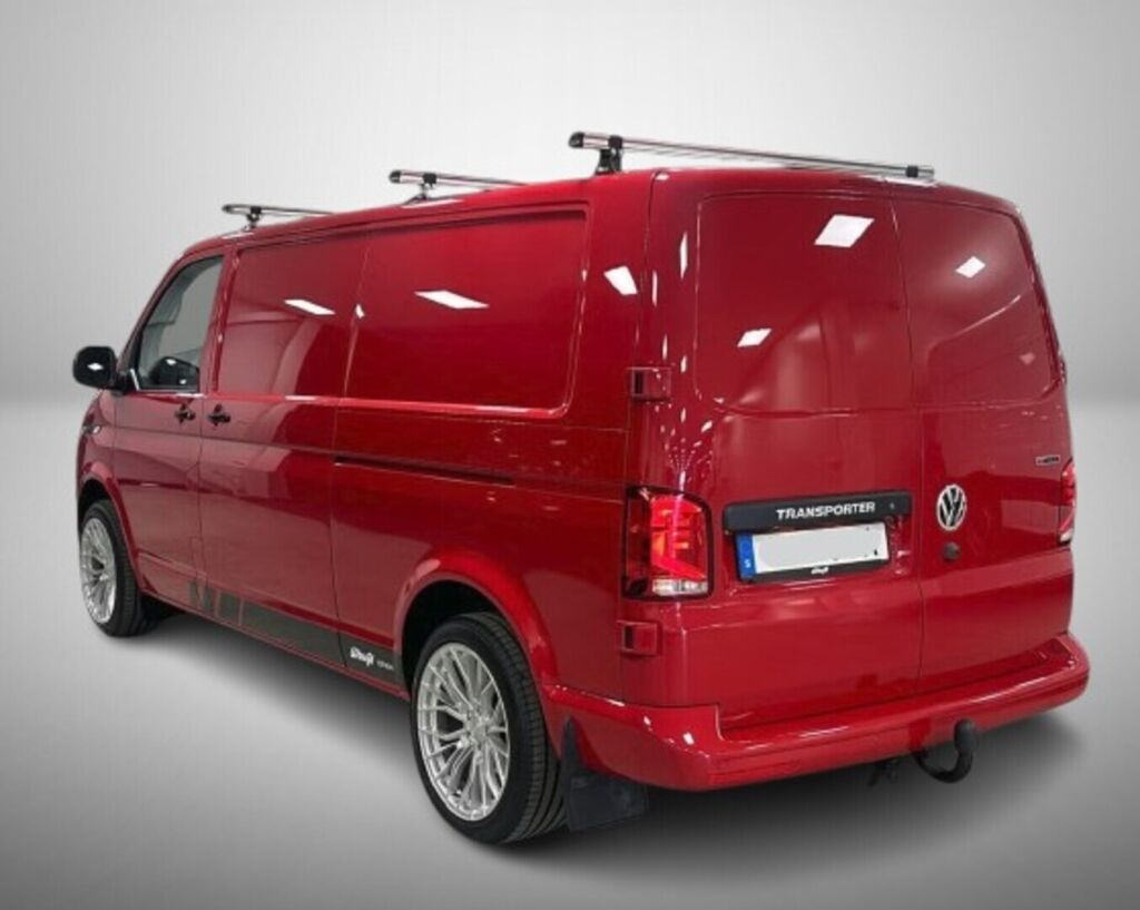 Volkswagen Transporter 2022 Punainen