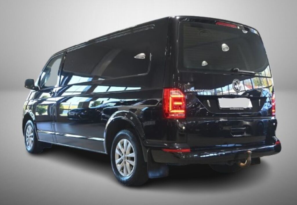 Volkswagen Transporter 2018 Musta (Deep Black Pearl Effect)