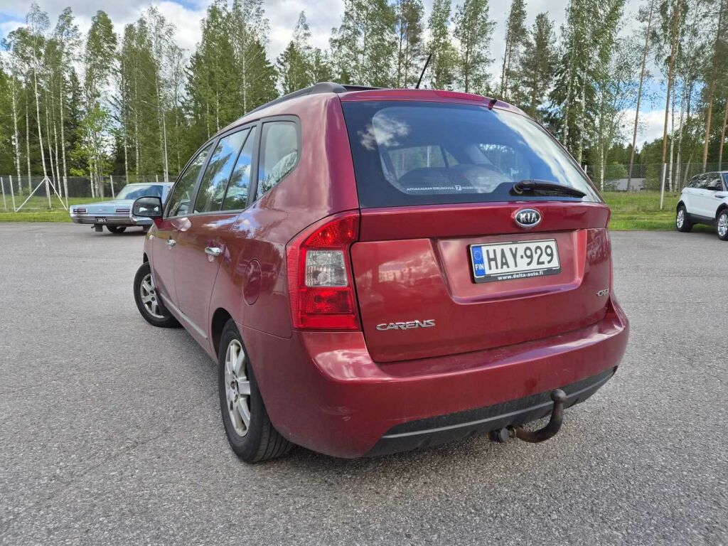 Kia Carens 2008 Punainen