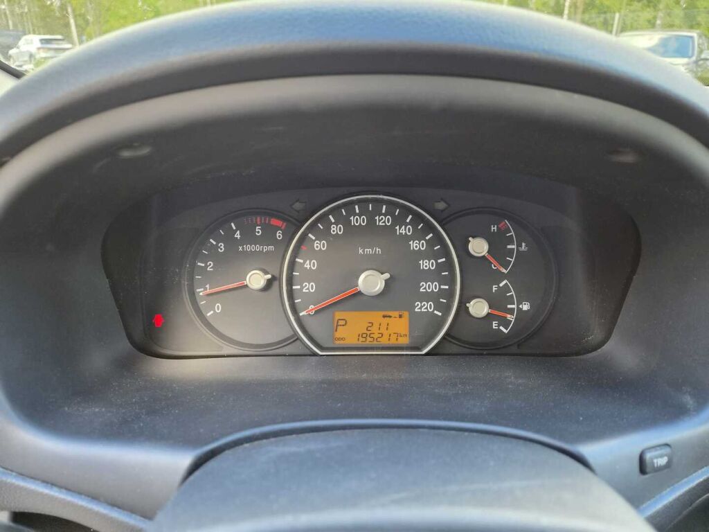 Kia Carens 2008 Punainen