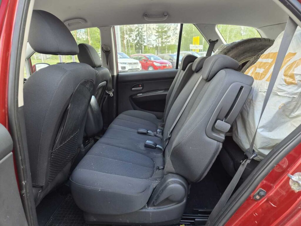 Kia Carens 2008 Punainen