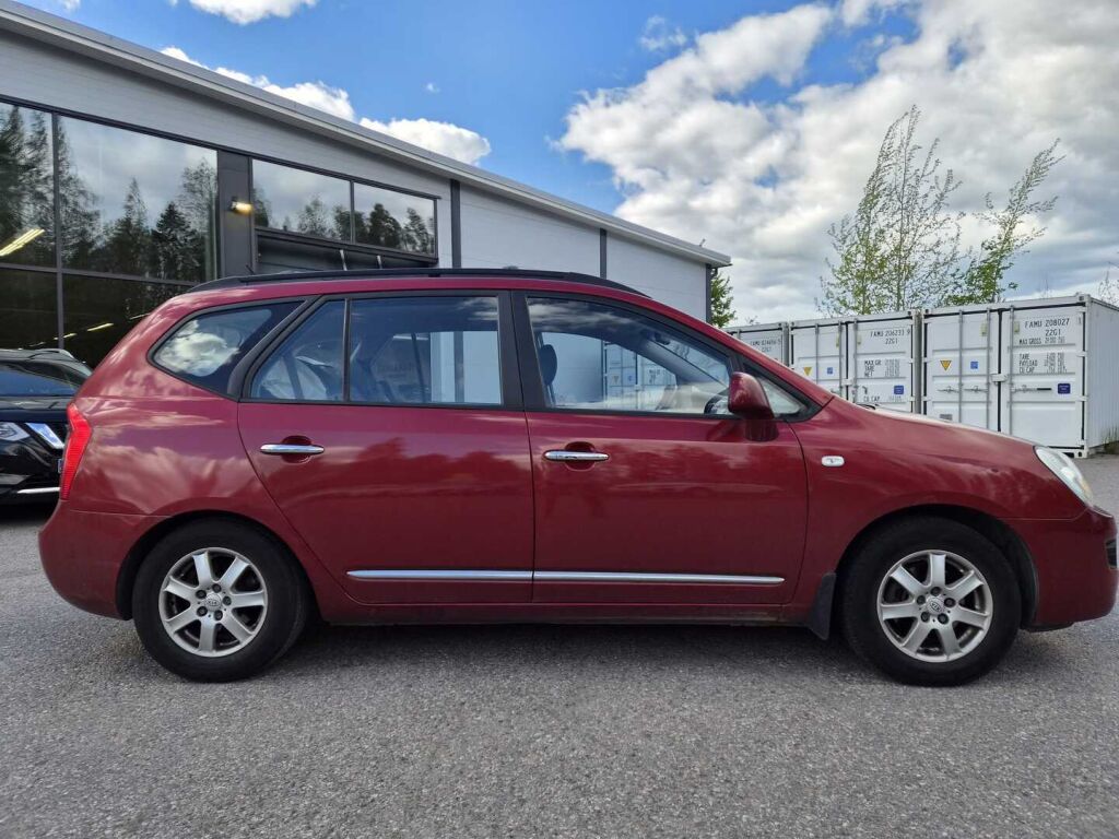 Kia Carens 2008 Punainen