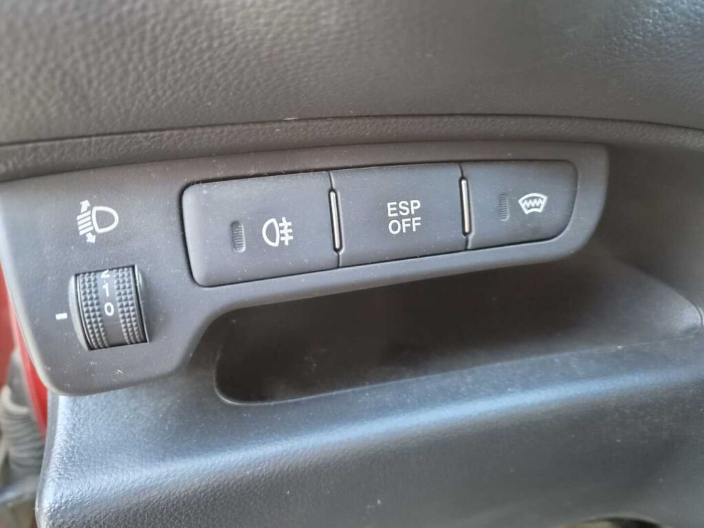 Kia Carens 2008 Punainen