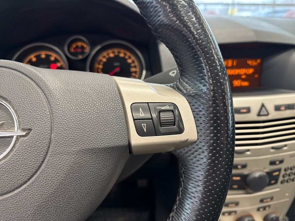 Opel Astra 2009 Musta