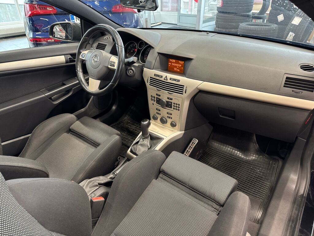 Opel Astra 2009 Musta