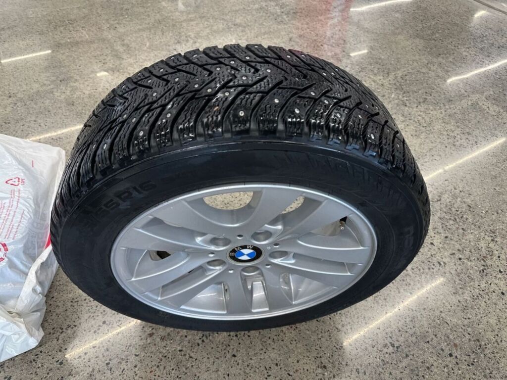 BMW 320 2008 Musta