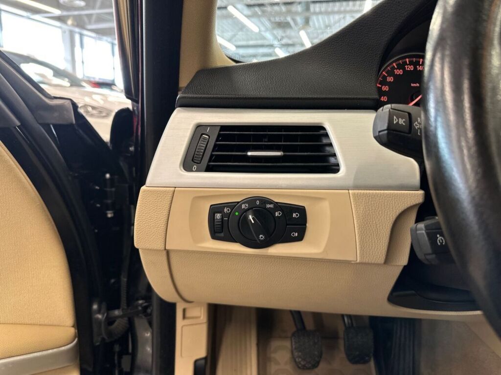 BMW 320 2008 Musta