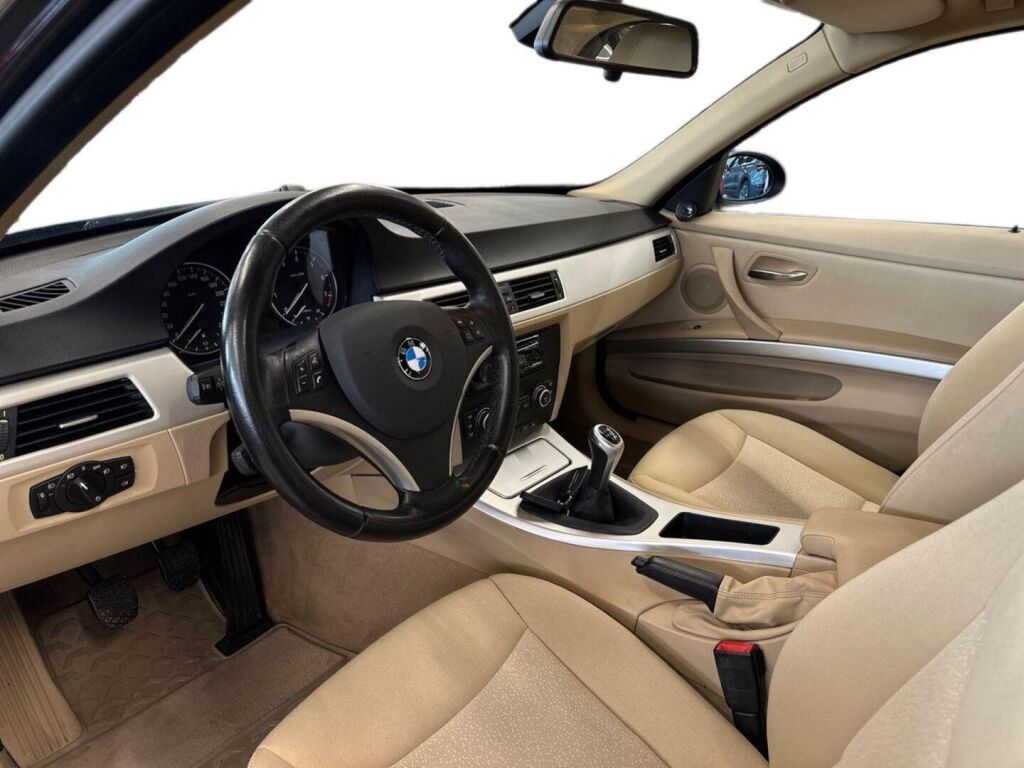 BMW 320 2008 Musta