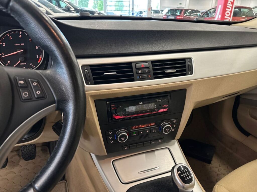 BMW 320 2008 Musta