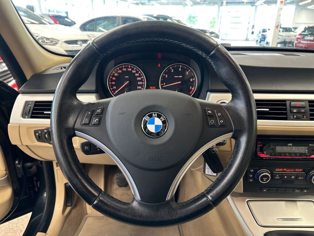 BMW 320 2008 Musta