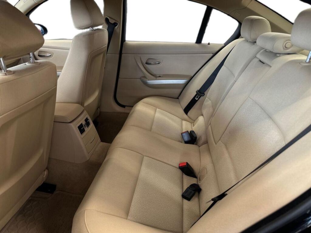 BMW 320 2008 Musta