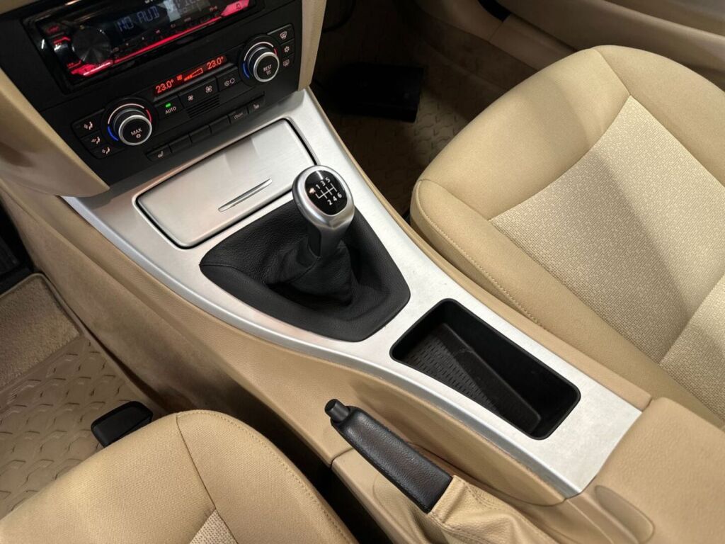 BMW 320 2008 Musta