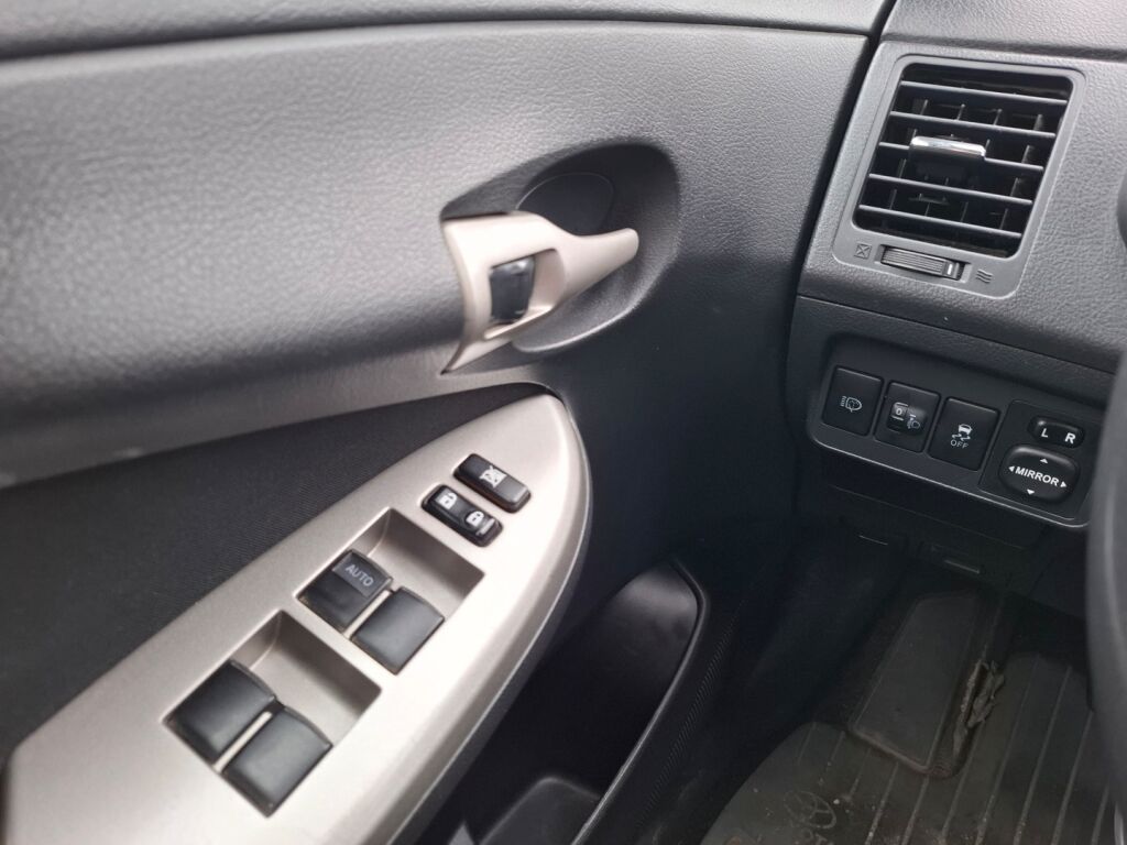 Toyota Corolla 2008 Musta