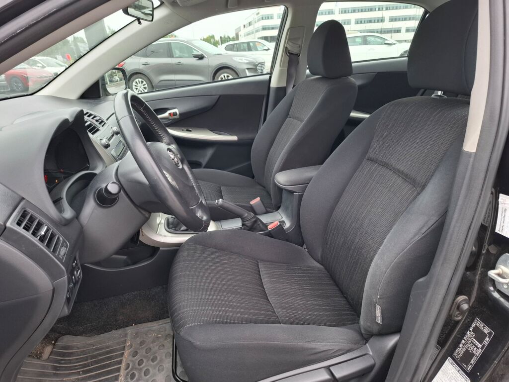 Toyota Corolla 2008 Musta