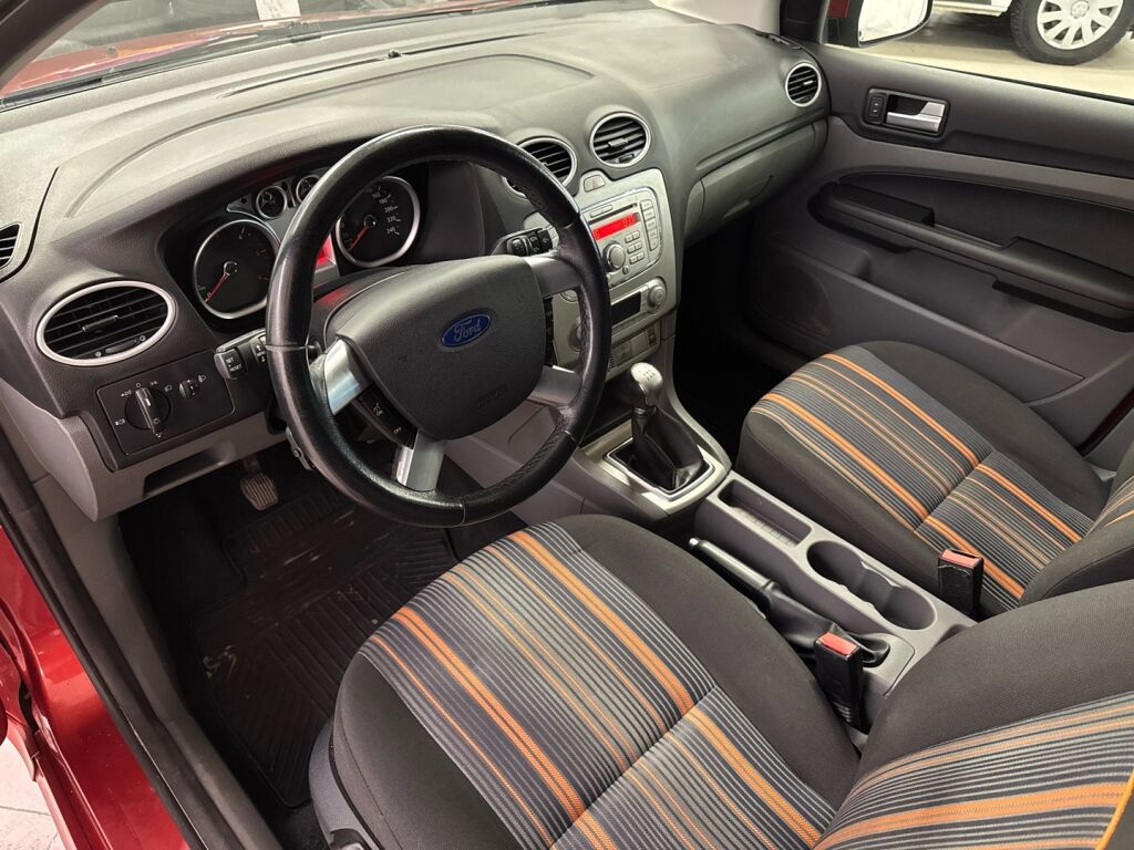 Ford Focus 2009 Punainen