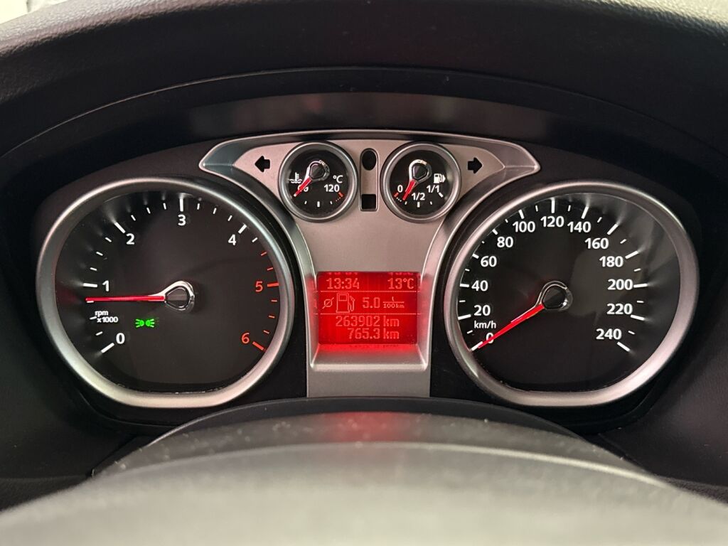 Ford Focus 2009 Punainen