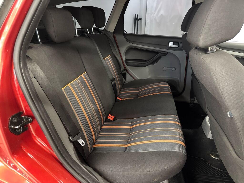 Ford Focus 2009 Punainen