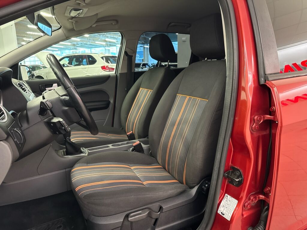 Ford Focus 2009 Punainen