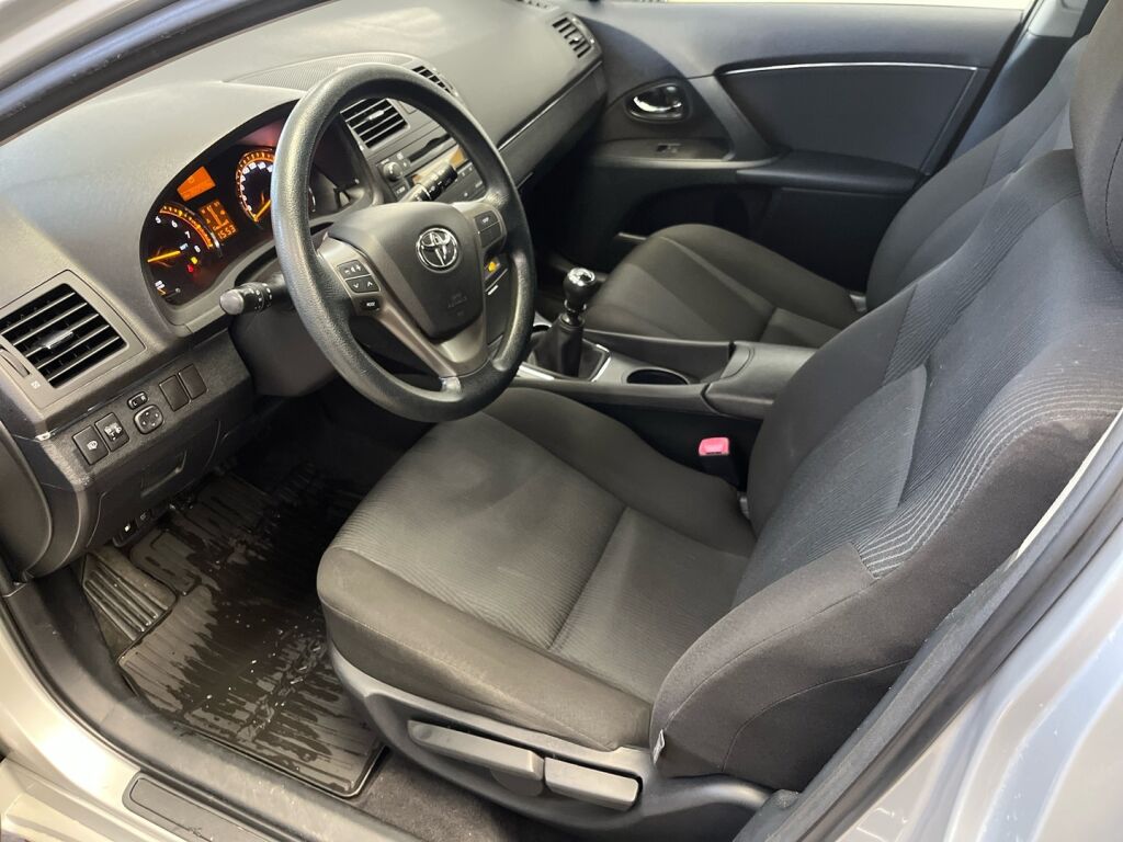 Toyota Avensis 2009 Hopea