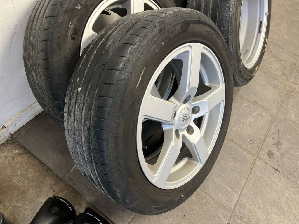 Toyota Avensis 2009 Hopea