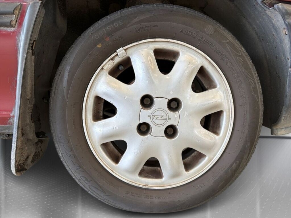 Opel Astra 1994 Punainen