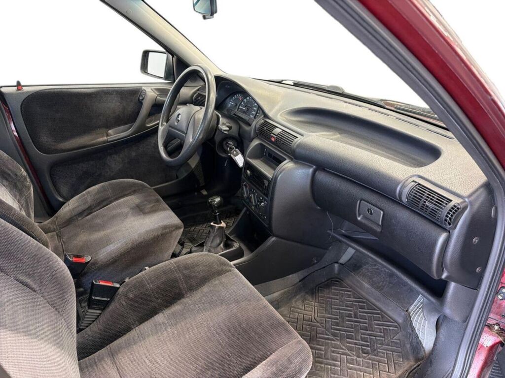 Opel Astra 1994 Punainen