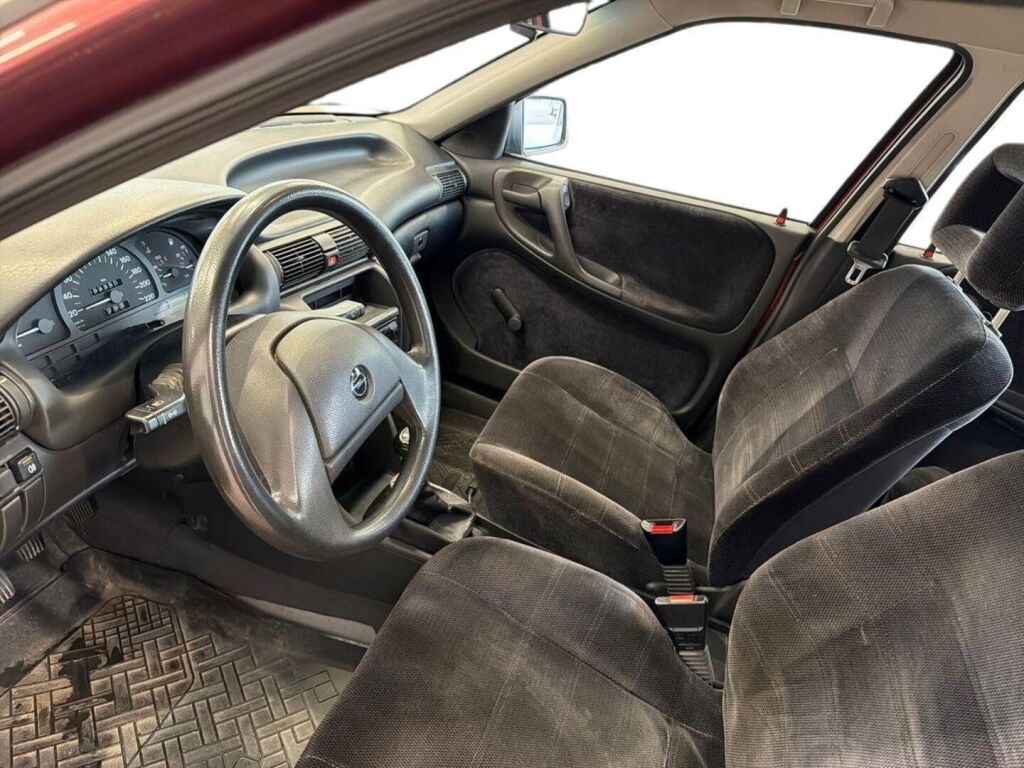 Opel Astra 1994 Punainen