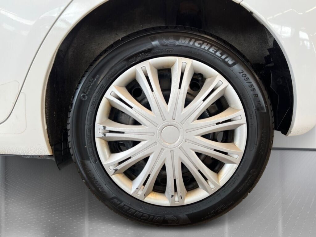 Toyota Auris 2009 Valkoinen