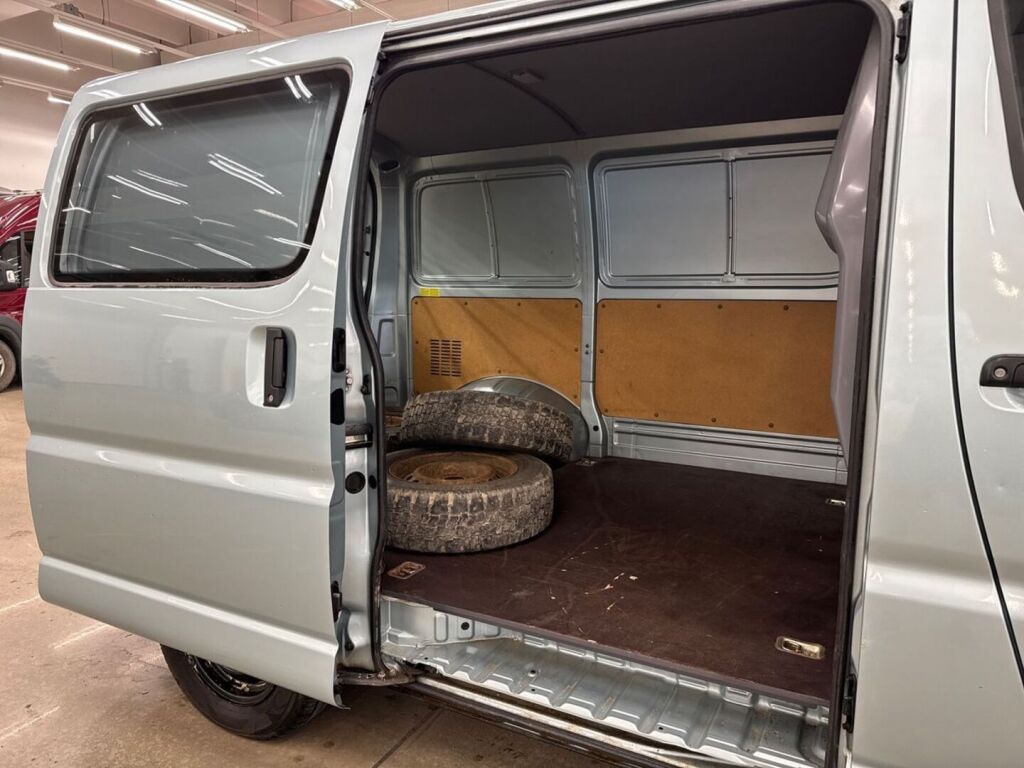 Toyota Hiace 1998 Harmaa