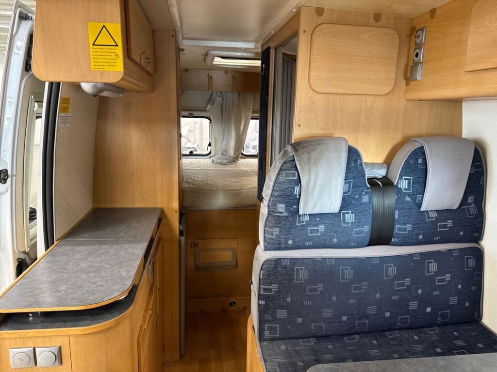 Adria Twin 2006 Valkoinen